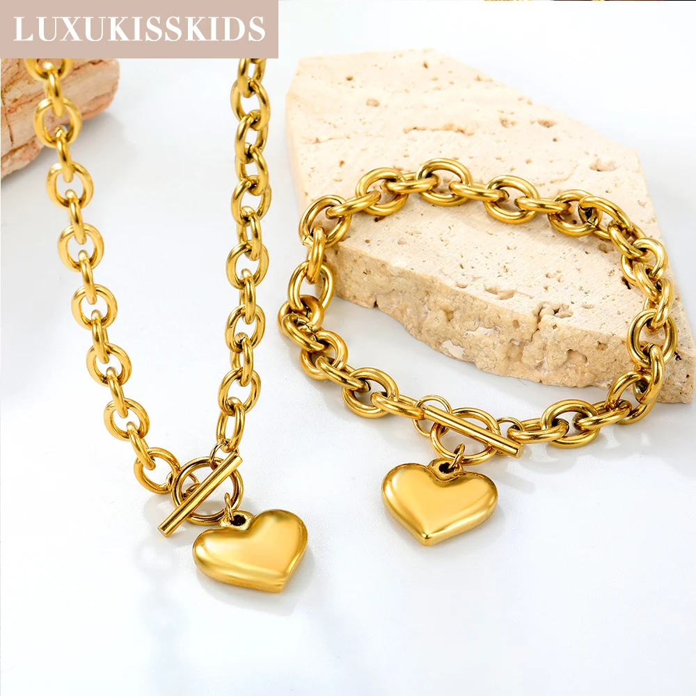 Conjunto Feminino Coração LUXUKISSKIDS – Colar, Brincos e Pulseira
