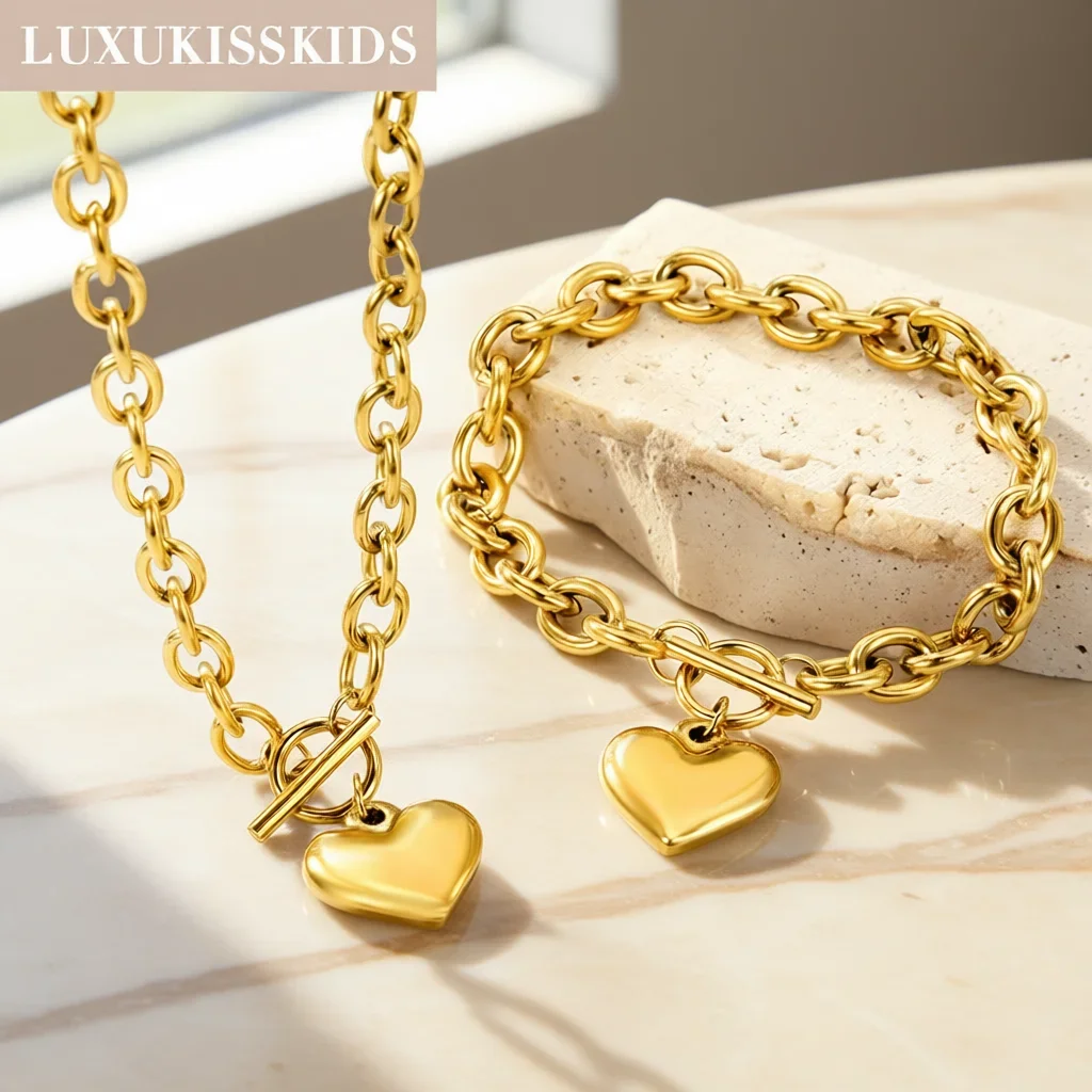 Conjunto Feminino Coração LUXUKISSKIDS – Colar, Brincos e Pulseira - Imagem 3