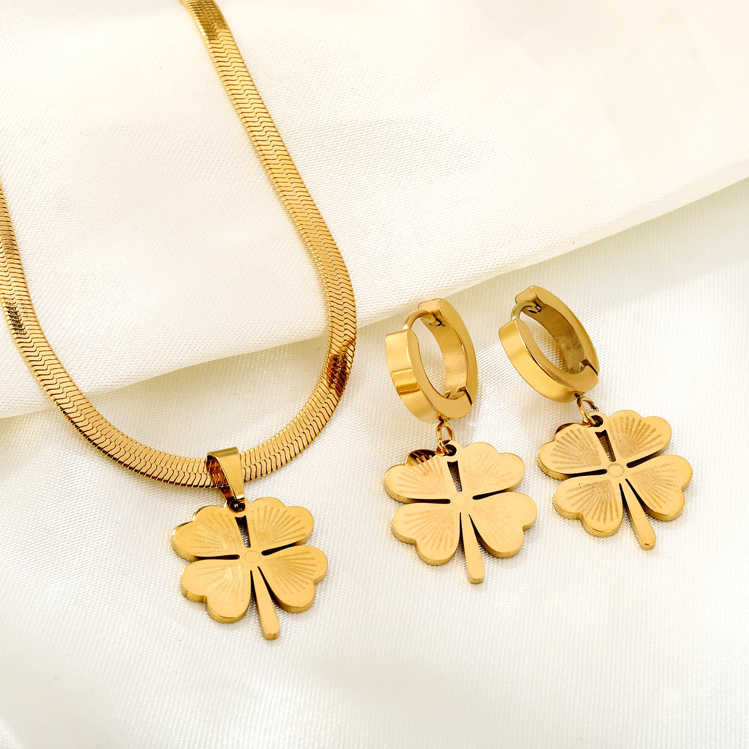 Conjunto Feminino Coração LUXUKISSKIDS – Colar, Brincos e Pulseira - Imagem 20